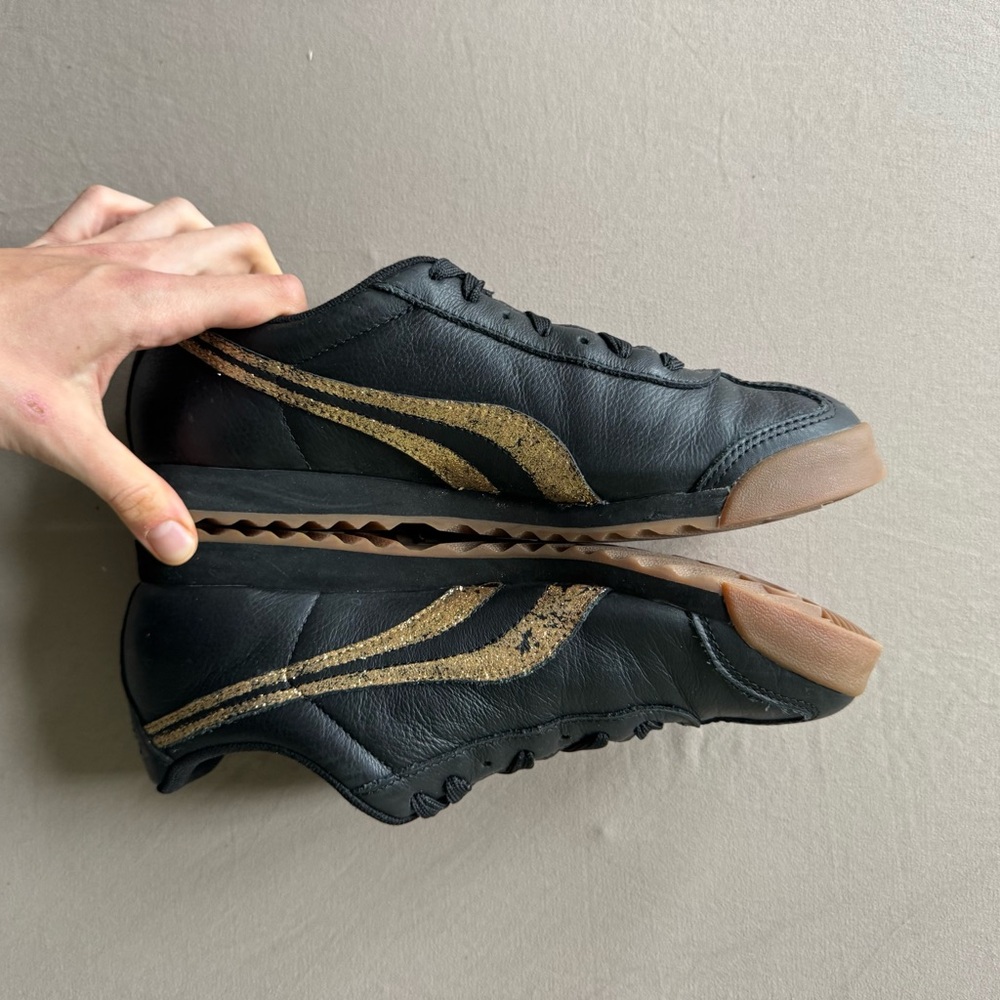 Puma Roma Classic Gum Sneakers - Picture 2 of 9
